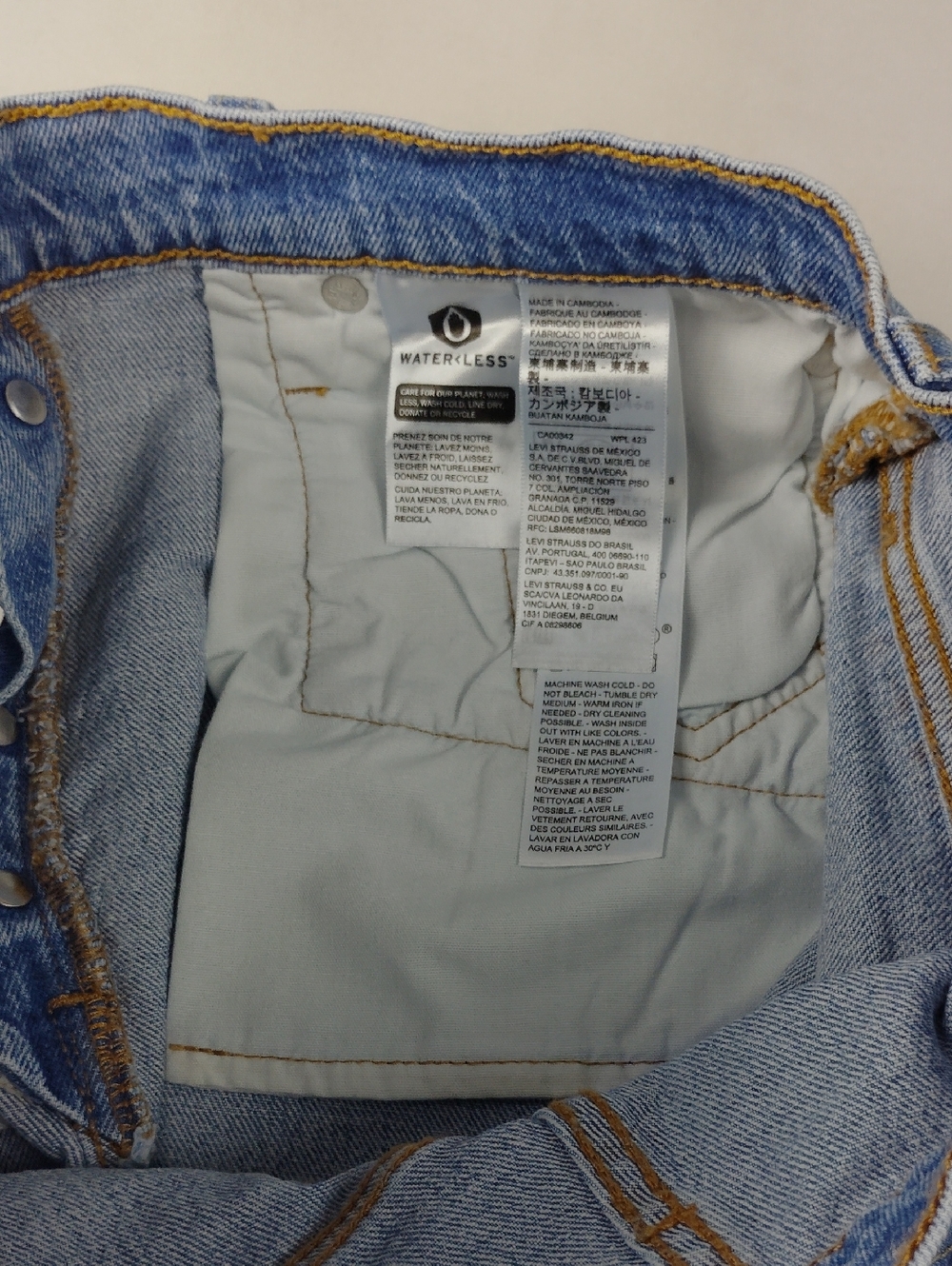 Levi's Women's Denim Shorts. - Picture 11 of 15